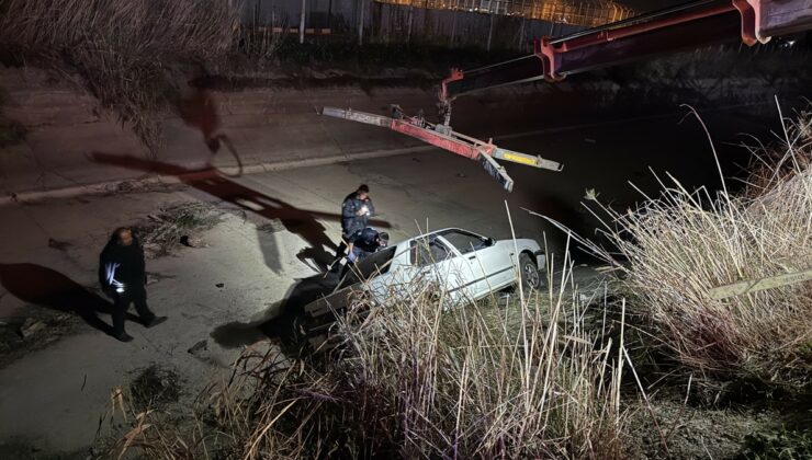 Su kanalına düşen araçta can pazarı