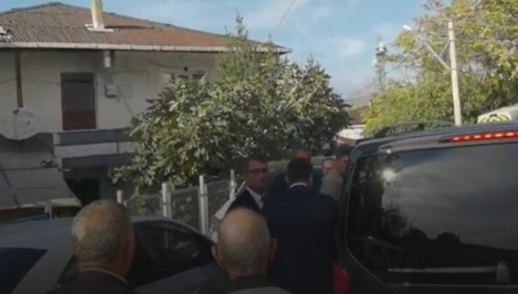 Taziyeye gelen vali ile belediye başkanını kovdular