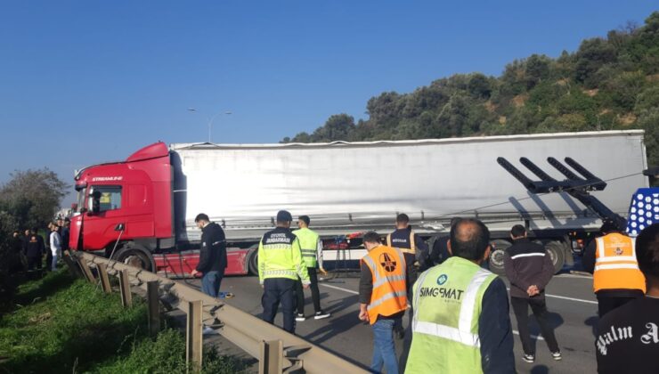 TEM kilitlendi, karşı yöne geçen TIR, 3 araçla çarpıştı