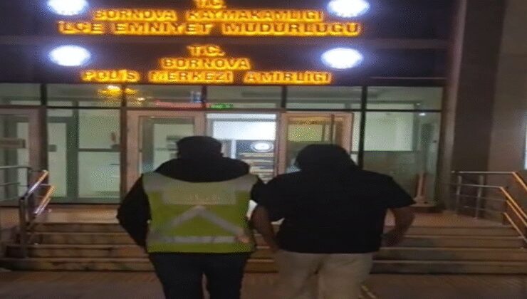 Trafik tartışmasında otomobile levye ile saldırdılar