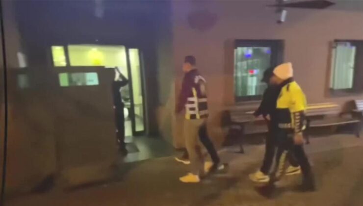 Trafikte motosiklet sürücüsüne saldıran iki kişi yakalandı