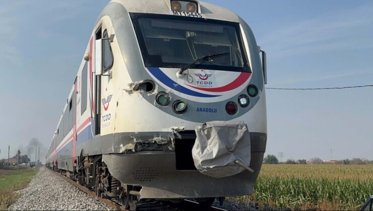 Tren kamyoneti ortadan ikiye böldü! Şoför şans eseri hayatta kaldı