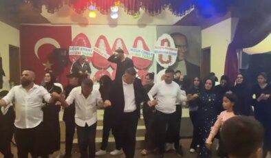 Türkiye 20 şehidine ağlarken belediye başkanı halaya durdu
