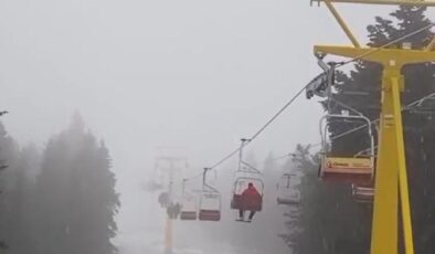 Uludağ’da kar yağışı: Beyaza büründü!