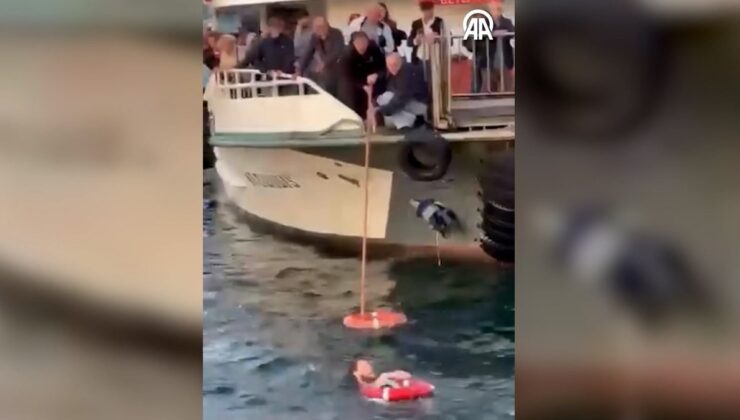 Üsküdar'da panik anları: Yolcu denize düştü