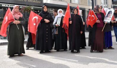 Vanlı aileler DEM Parti binası önünde ‘evlat nöbeti’nde: Süreç inşallah başarıya ulaşacak