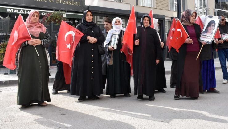 Vanlı aileler DEM Parti binası önünde ‘evlat nöbeti’nde: Süreç inşallah başarıya ulaşacak