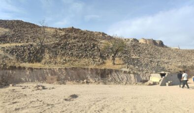 Yer altı şehrinde define arayan 2 zanlı yakalandı