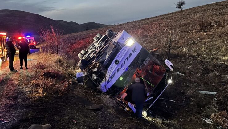 Yolcu otobüsü devrildi: 2 ölü, 21 kişi yaralı