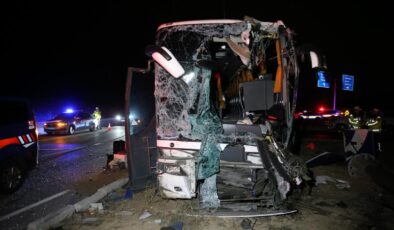 Yolcu otobüsüyle minibüs çarpıştı: 10 yaralı