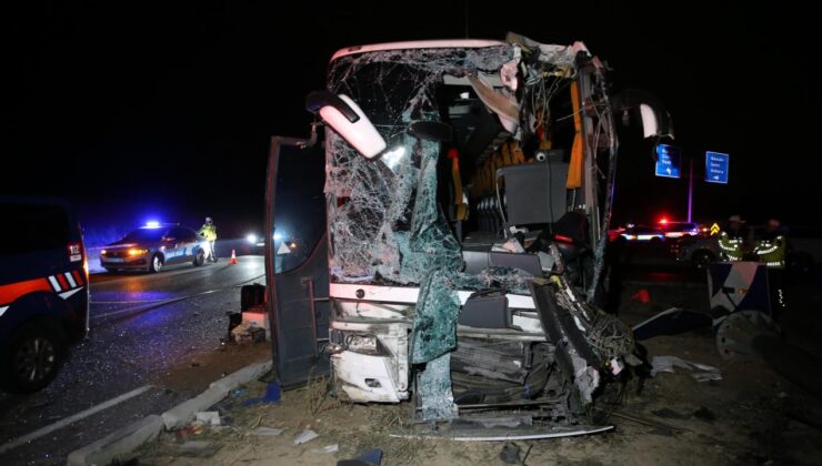 Yolcu otobüsüyle minibüs çarpıştı: 10 yaralı