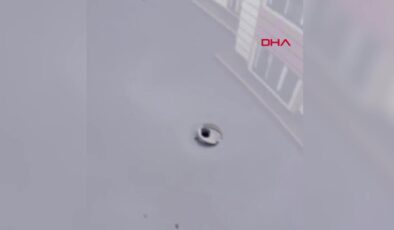 Yorgun mermi otomobilin tavanını deldi