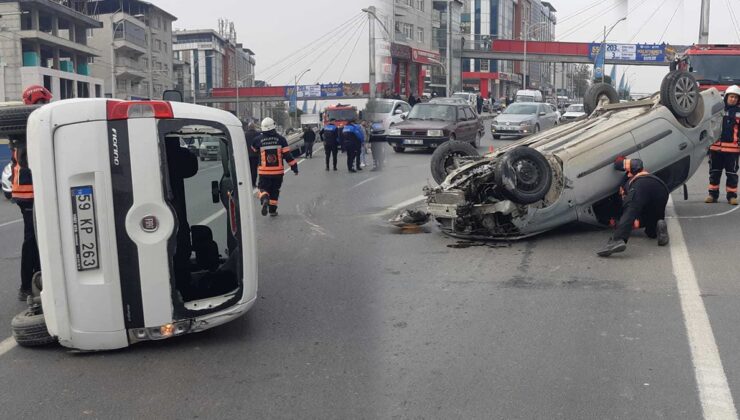 2 otomobil çarpıştı, ters dönen otomobilde 3 yaralı