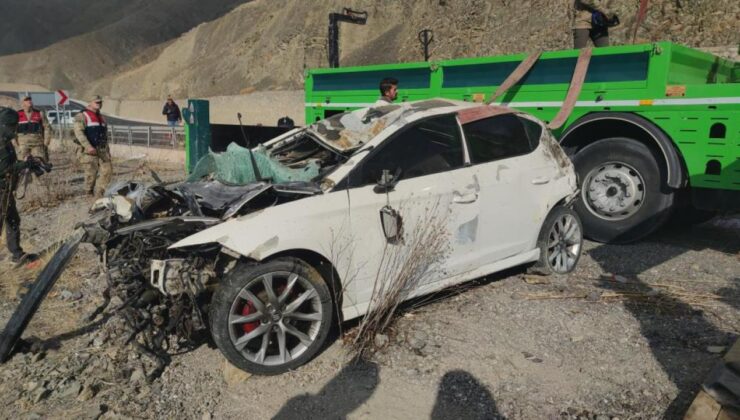 3 gence mezar olan otomobil sudan çıkarıldı