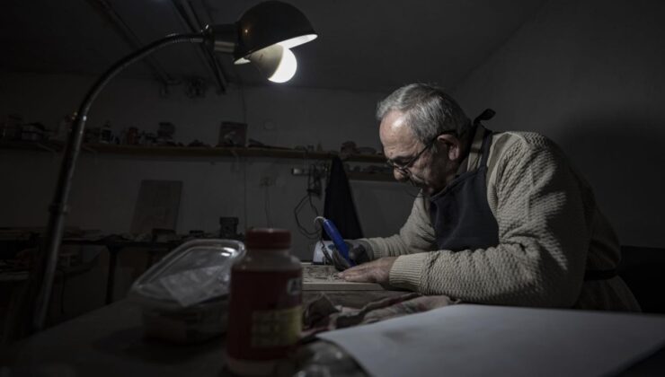 40 yıl hekimlik yaptı, şimdi oltu tozuyla ahşap oymacılığında çığır açıyor!