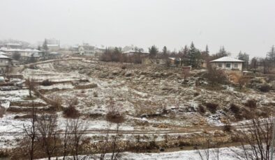 Adana’nın yüksek kesimlerine kar yağdı