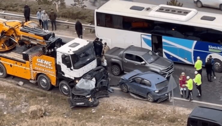 Ankara'da vinç, 13 araca çarptı; 5 yaralı