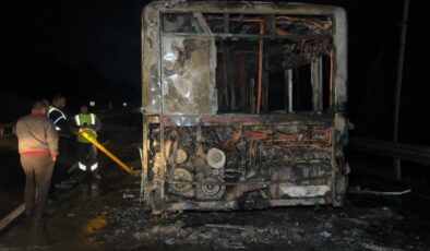 Arnavutköy’de İETT otobüsü alevlere teslim: Kısa sürede küle döndü