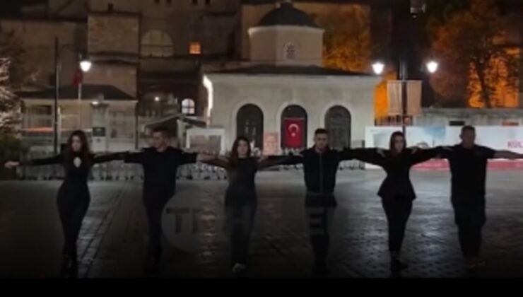 Ayasofya önünde sirtaki