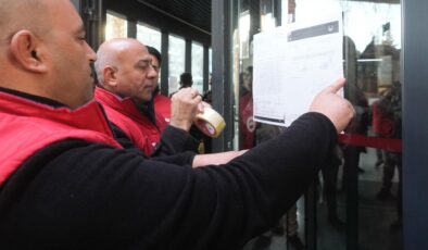 Bakırköy Belediyesi’nde anlaşma sağlanamadı, işçiler grev kararını kapıya astı