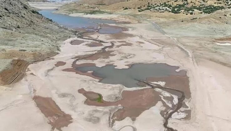 Barajdaki su seviyesi 'ölü hacme' düştü, bir ilçe için su alımı durduruldu
