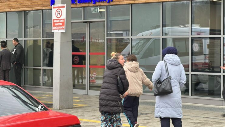 Bedava dağıtılan çikolatayı yediler, soluğu hastanede aldılar!