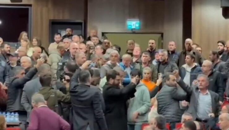 Belediye meclisinde halk AKP’li başkanı protesto etti