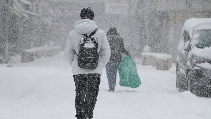 Bir ilde kar hayatı felç etti: 569 yerleşim yeri ulaşıma kapandı
