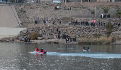 Bir terlik uğruna gözden kayboldu! Dicle Nehri’ne düşen çocuktan haber alınamıyor