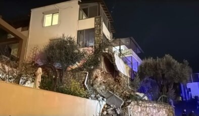 Bodrum’da sağanak; 1 evin istinat duvarı çöktü, yollar göle döndü