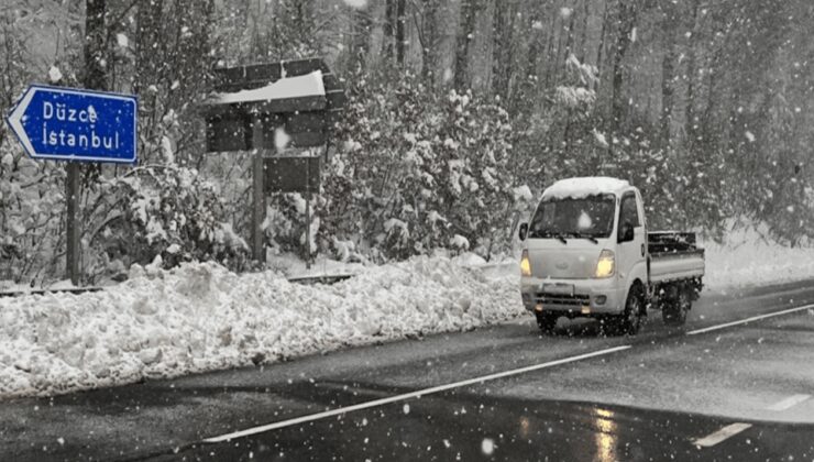 Bolu Dağı geçişinde yoğun kar yağışı