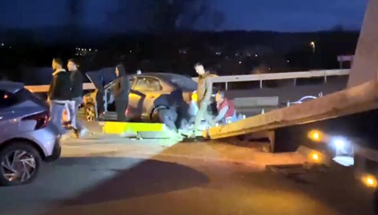 Bolu'da kavşakta iki otomobil çarpıştı: 4 yaralı