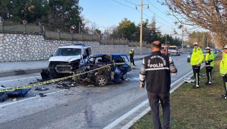 Burdur’da feci kaza: 2 kişi hayatını kaybetti! Yaralılar var