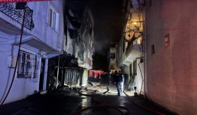 Bursa’da çıkan yangında şehit babasının evi alevlere teslim oldu