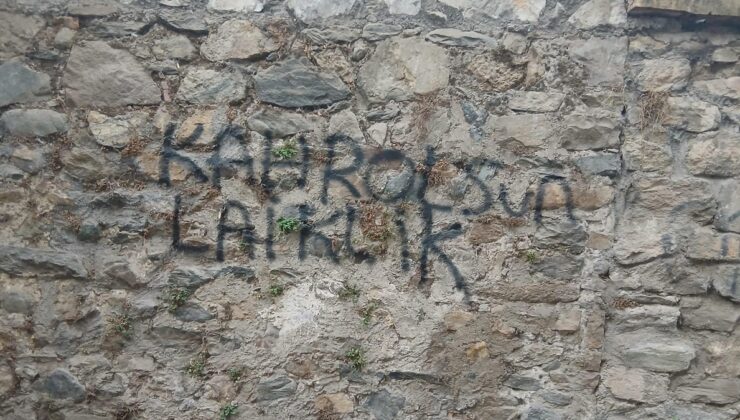 Bursa'da tehlikeli provokasyon: Duvarlara “kahrolsun laiklik” yazıldı