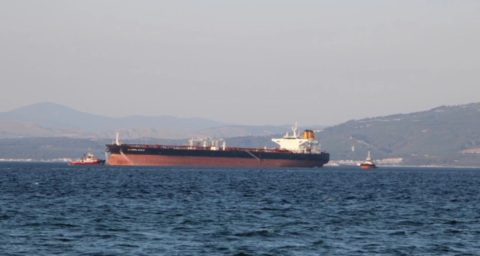 Çanakkale Boğazı'nı da sis bürüdü: Deniz ulaşımı durdu