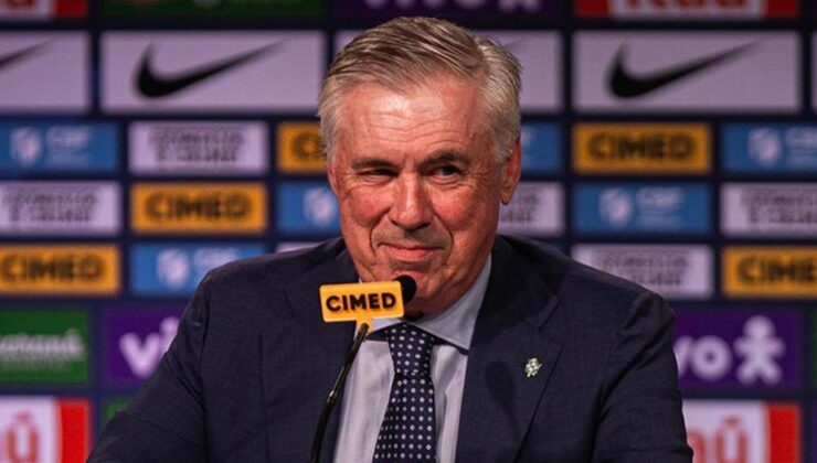 Carlo Ancelotti imzayı atıyor