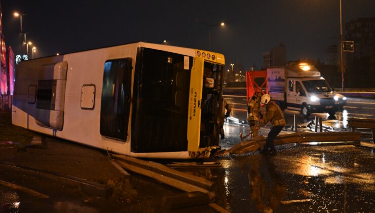 Çekmeköy'de İETT otobüsü devrildi