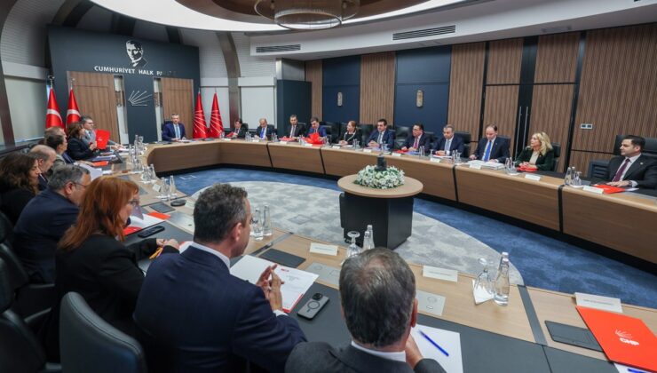 CHP'de yılın son MYK'sı toplandı! İşte izlenecek 3 yol haritası