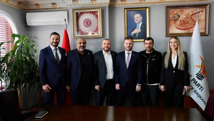 CHP'li meclis üyeleri AKP'ye geçti