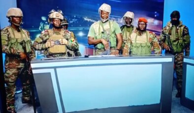 Darbe girişiminde sıcak gelişme! 4 ülke asker gönderdi, savaş uçakları havadan vurdu