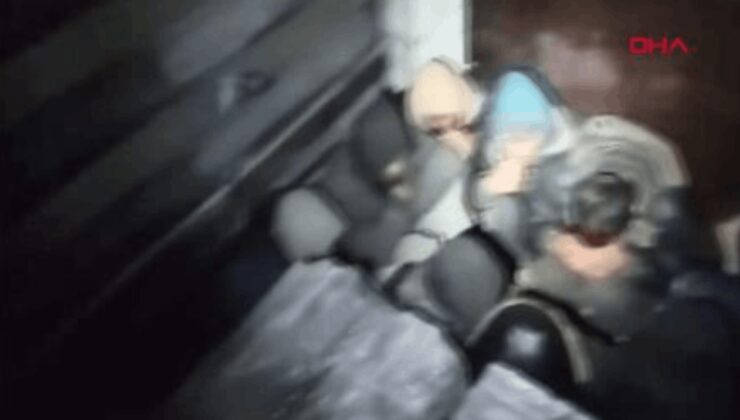 Demir yüklü TIR'ın dorsesinden 37 kaçak çıktı