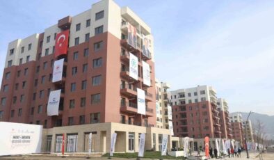 Deprem bölgesinin en küçük hak sahibi yeni yuvasına kavuştu