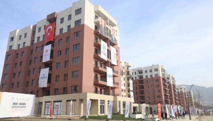 Deprem bölgesinin en küçük hak sahibi yeni yuvasına kavuştu