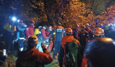 Doğa yürüyüşünde yüksekten kayalık bölgeye düştüler: 1 ölü, 1 yaralı