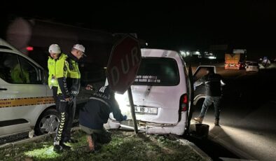 Edirne’de minibüste 20 kaçak göçmen yakalandı