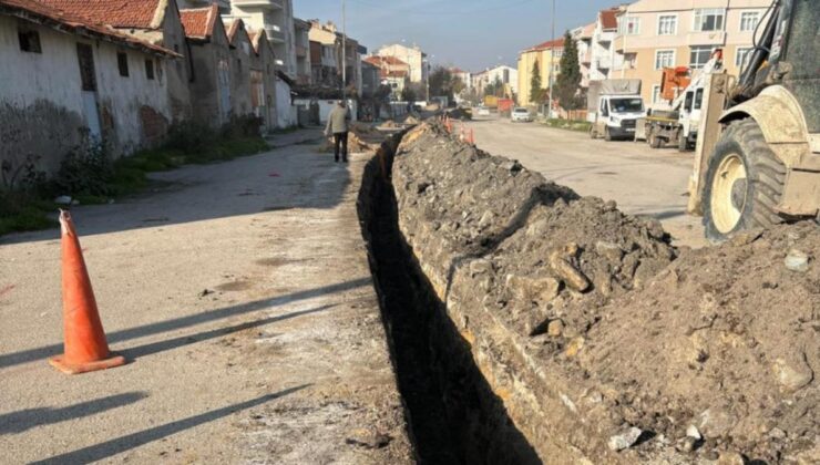 Edirne'de altyapı çalışmasında toprak kayması; 1'i ağır 3 yaralı