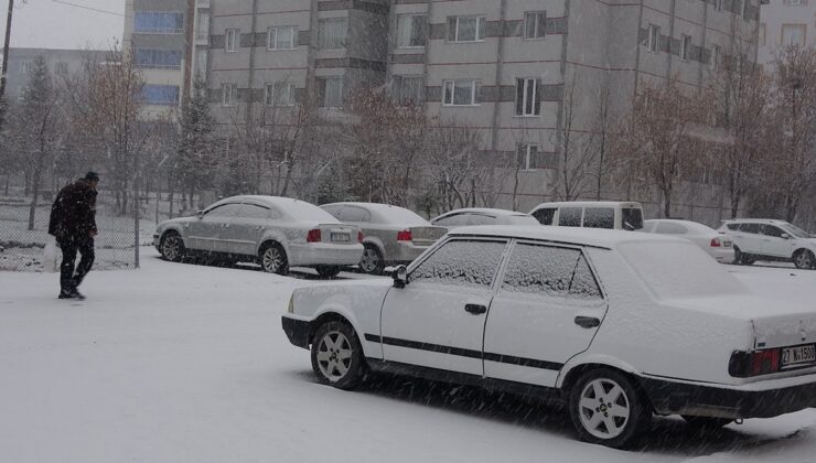 Eğitime kar engeli: Okullar tatil edildi