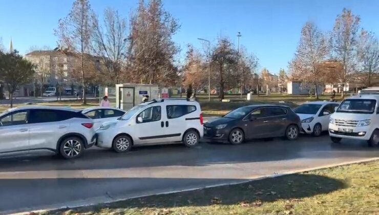 Elazığ’da buzlanma: 6 araç birbirine girdi!