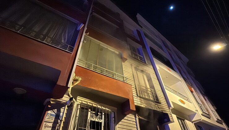 Elazığ’da apartman dairesinde yangın: 2 kişi dumandan etkilendi